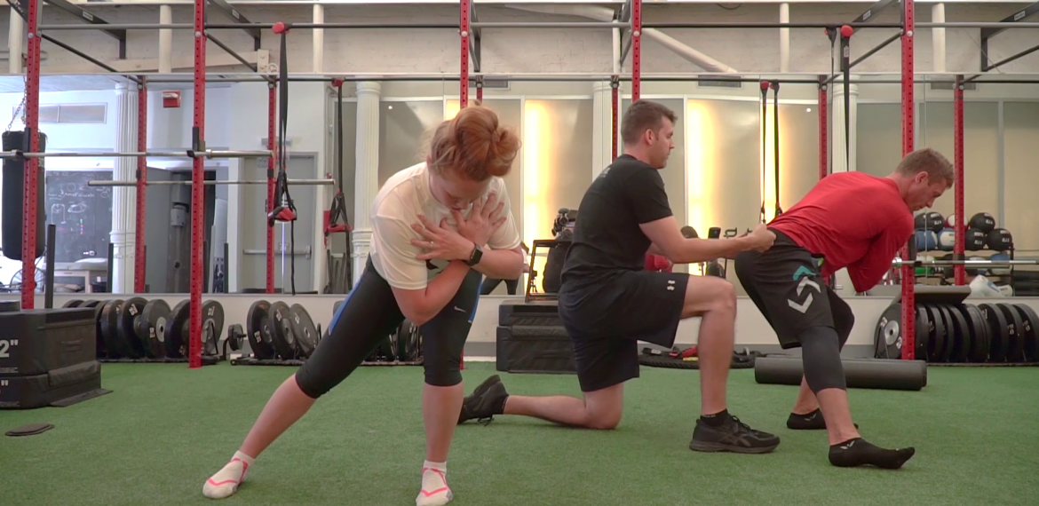 1/2 Kneel Pullback Lateral Squat Hold