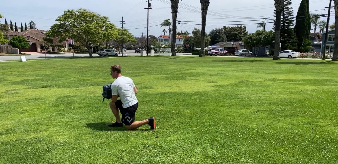 Walking Forwards Bag Lunge (Gymless)