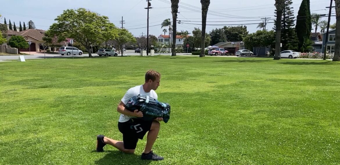 Reverse Bag Lunge (Gymless)